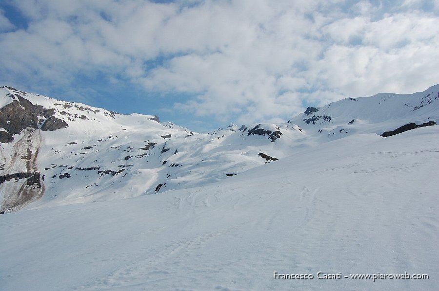 02 Dune di neve verso il passo Bondione.jpg